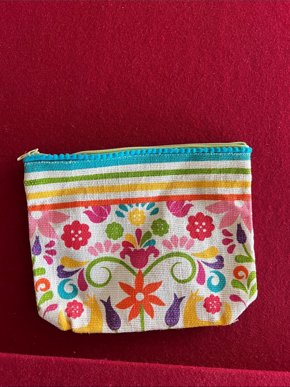 Two's Company floral embroidered design
Pouch - Multicolor